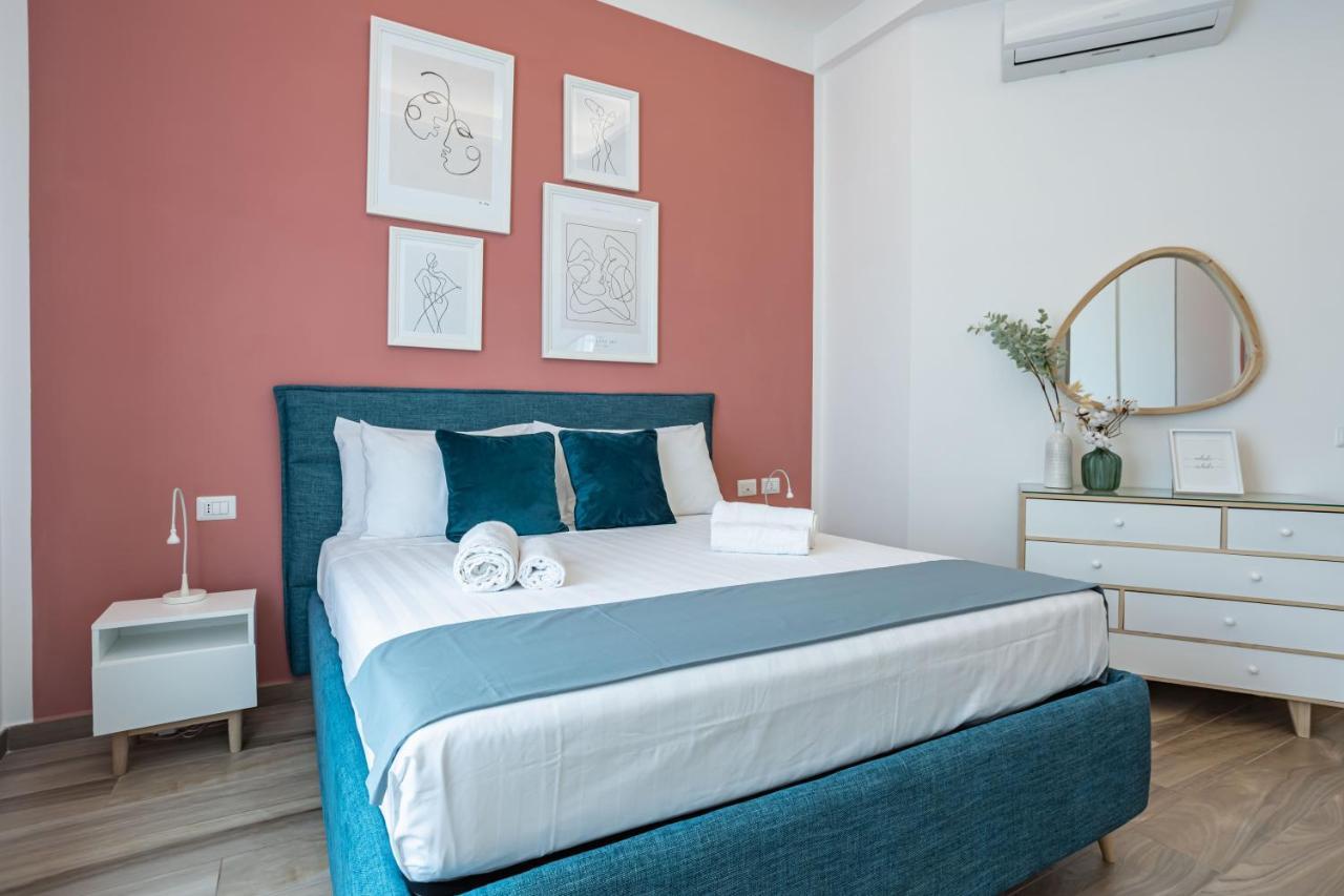 Apartamento Hostly - Tarsia 50-Beautiful Terrace On Nápoles Exterior foto