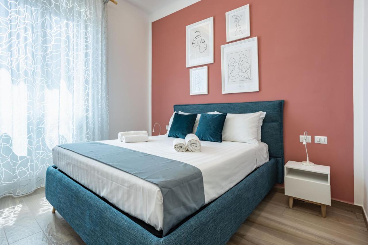 Apartamento Hostly - Tarsia 50-Beautiful Terrace On Nápoles Exterior foto