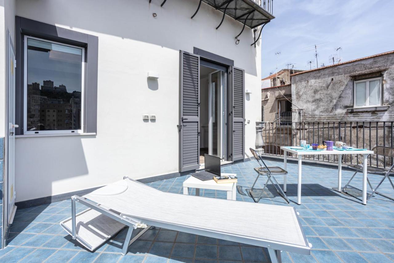 Apartamento Hostly - Tarsia 50-Beautiful Terrace On Nápoles Exterior foto