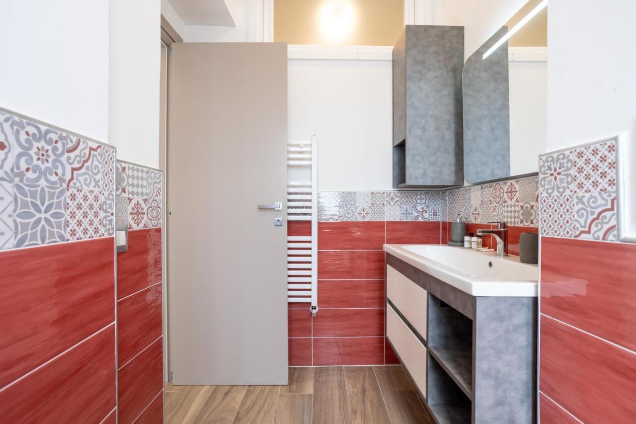 Apartamento Hostly - Tarsia 50-Beautiful Terrace On Nápoles Exterior foto